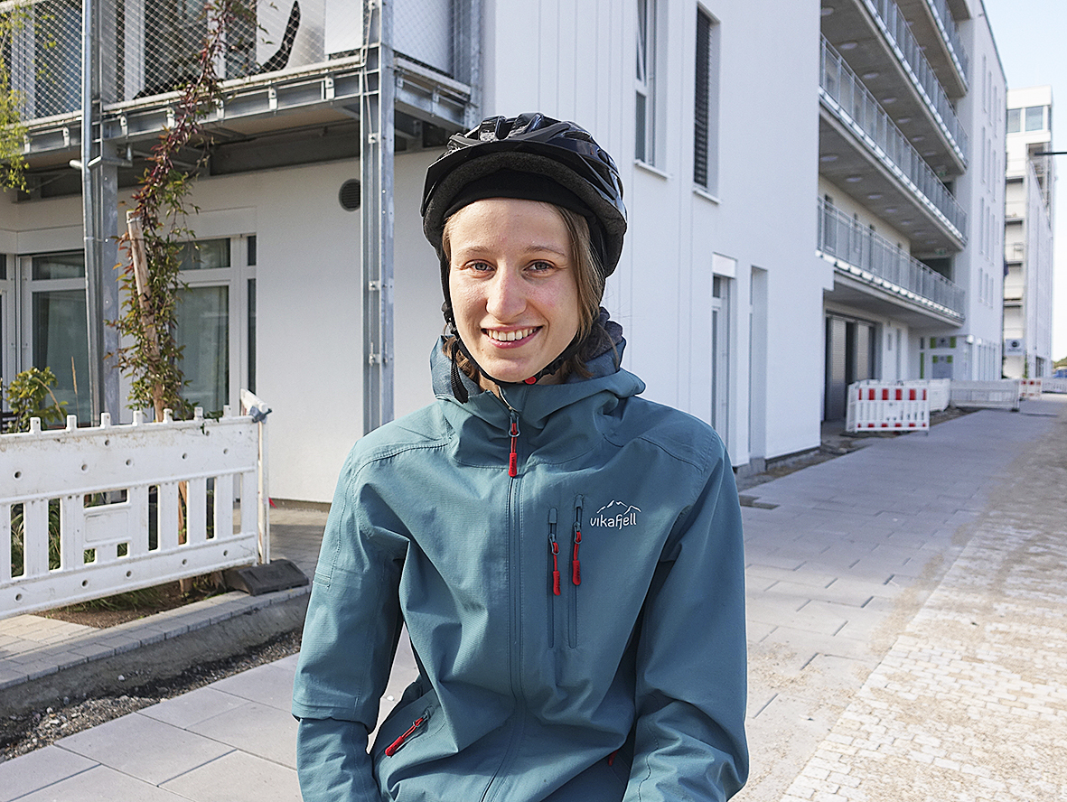 – Vi sparar pengar eftersom vi nästan aldrig behöver sätta på värmen, säger Nadine Thisen som bor i Bahnstadt.