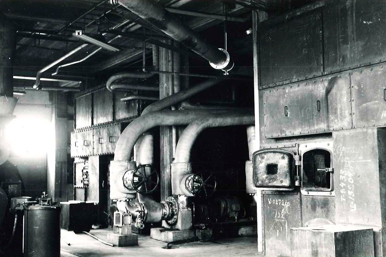 Anläggningens två turbiner hade en effekt på 6 300 kW och sålde hetvatten för drygt 75 232 kronor under 1949. Foto: Karlstad Energi.