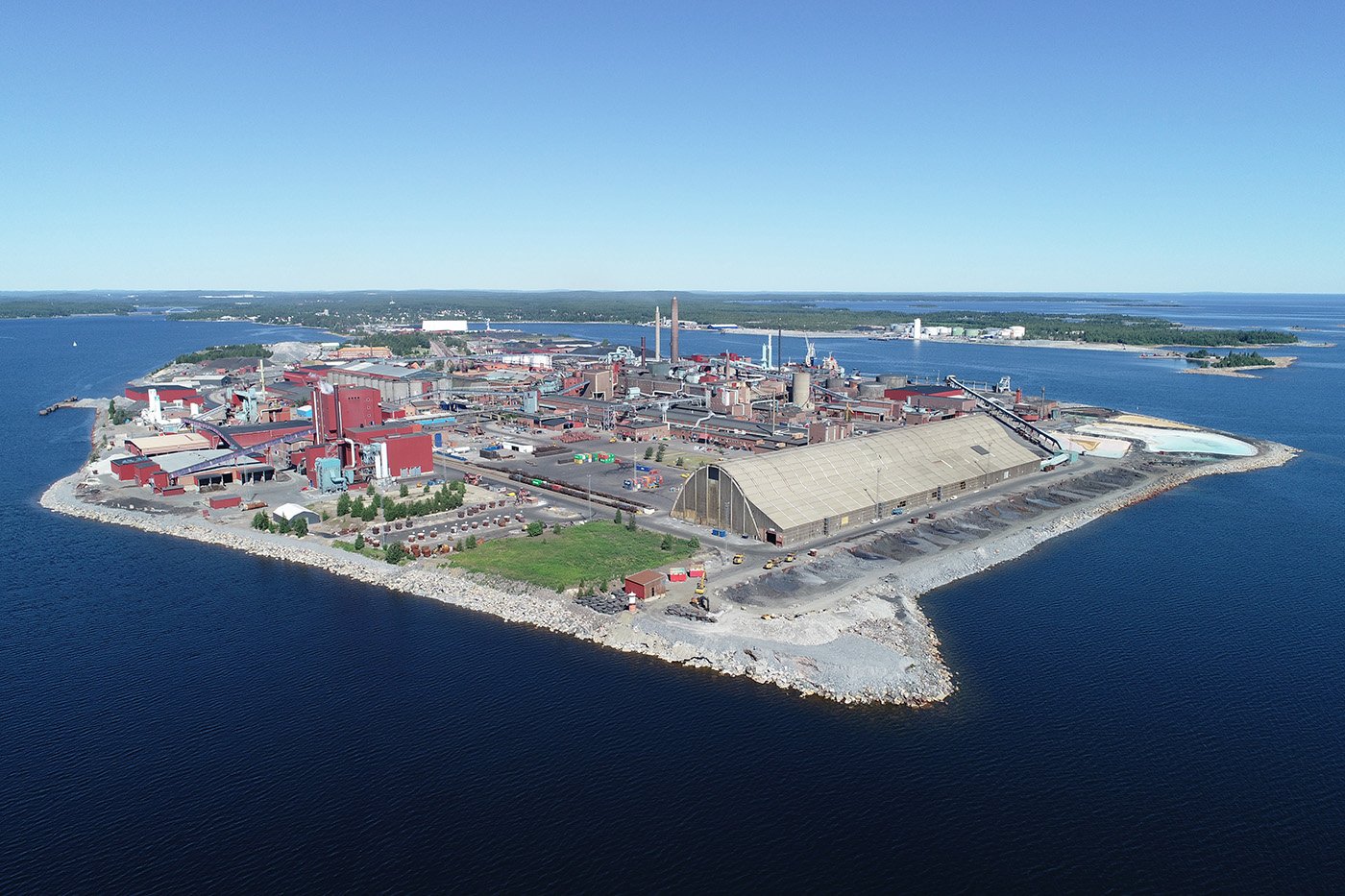 På Rönnskärsverket i Skellefteå ska de fossila bränslena fasas ut på sikt genom ett nytt industriellt samarbete. Foto: Boliden.