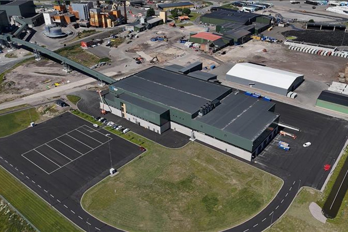 Den nya sorteringsanl&auml;ggningen ligger n&auml;ra f&ouml;retagets befintliga kraftv&auml;rmeverk.