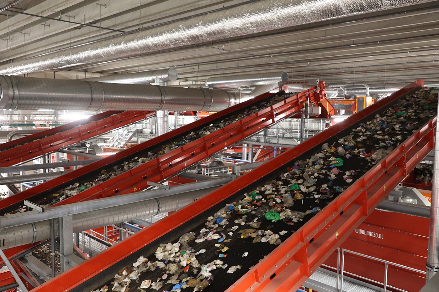 Soteringsband i den nya anl&auml;ggningen.