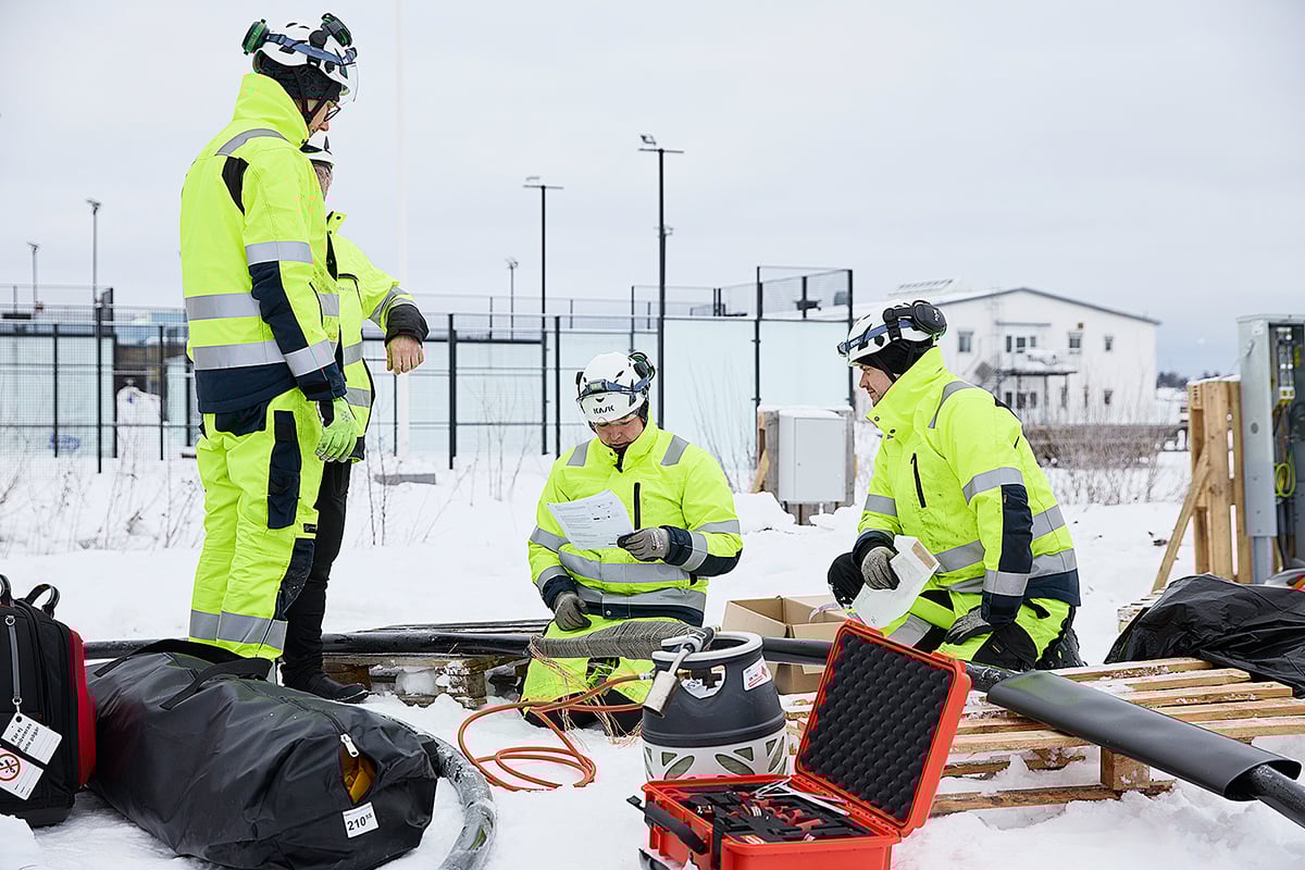Utbildningen till kabelmontör ska ge grundläggande kompetens för att förlägga, skarva och ansluta kabel på lokalnätsnivå.