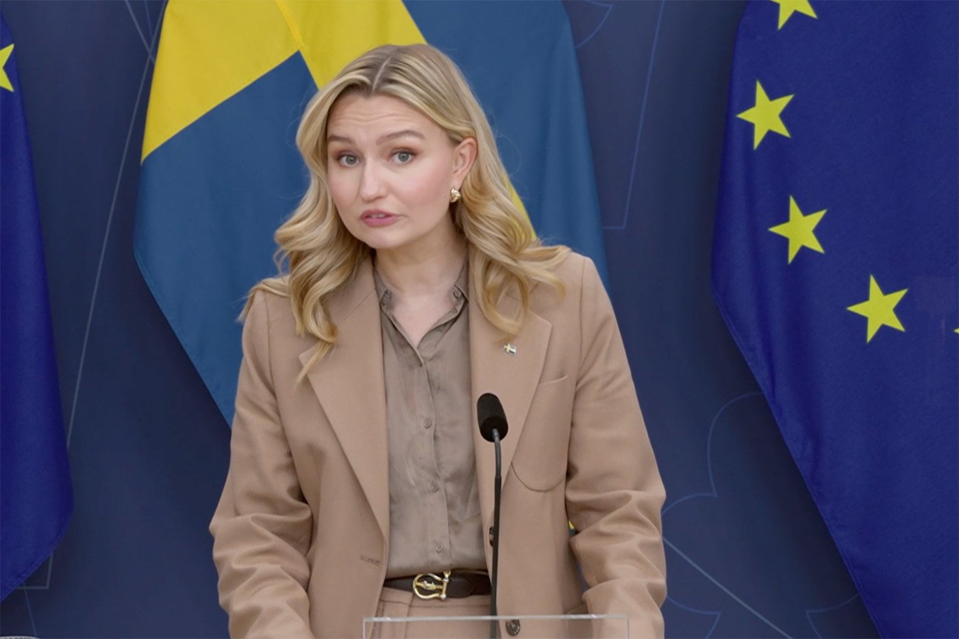 Ebba Busch under måndagens presskonferens. Bild: Skärmavbildning.