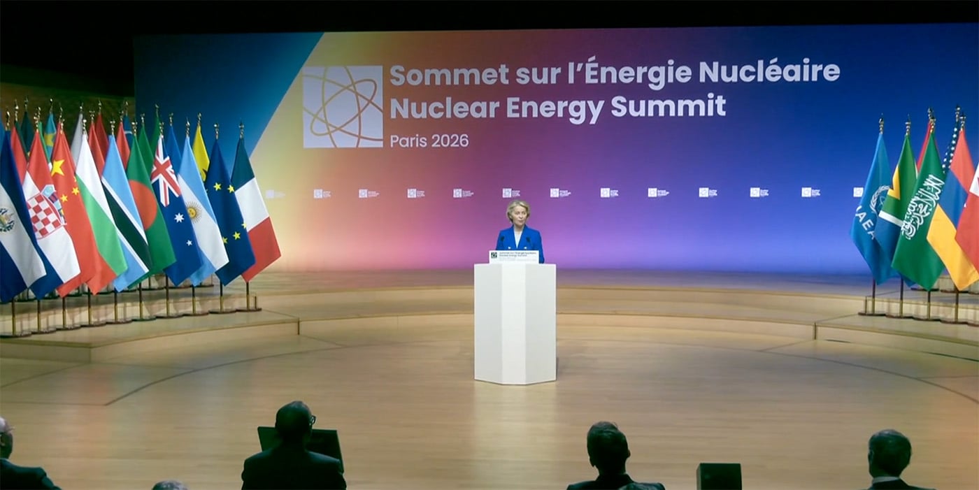 Ursula von der Leyen h&aring;ller tal under Nuclear Energy Summit 2026. Foto: von Leyen/X