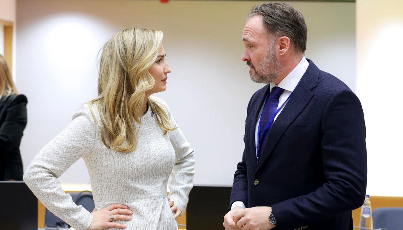 Ebba Busch i samspr&aring;k med EU:s energikommission&auml;r Dan J&oslash;rgensen under m&aring;ndagens  EU-m&ouml;te. Foto: Ebba Buschs X-konto.