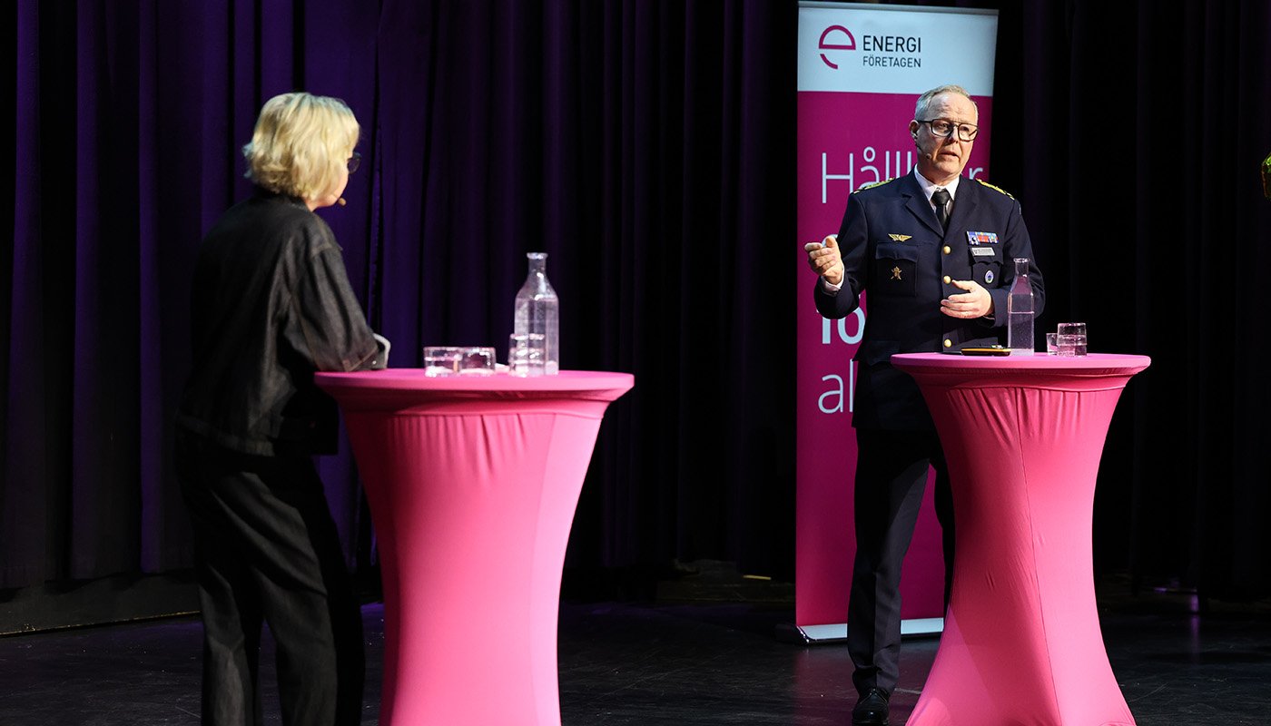 Karin Hübinette frågar ut försvarsstabens chef Carl-Johan Edström.