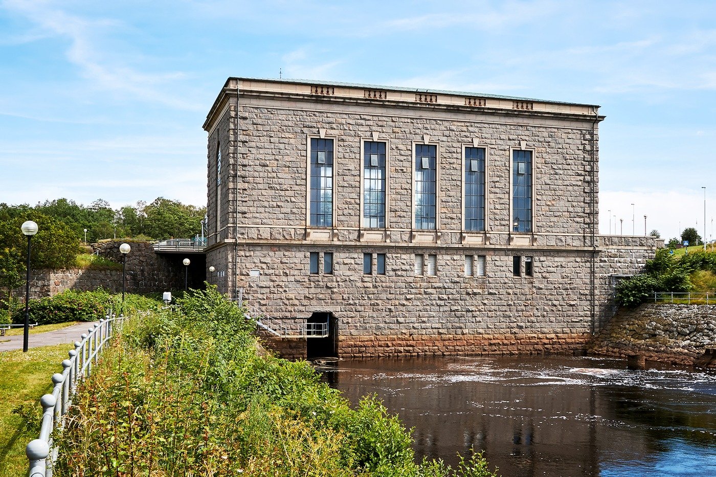 Laholms vattenkraftverk &auml;r ett av 18 kraftverk som Statkraft &auml;ger l&auml;ngs Lagan.