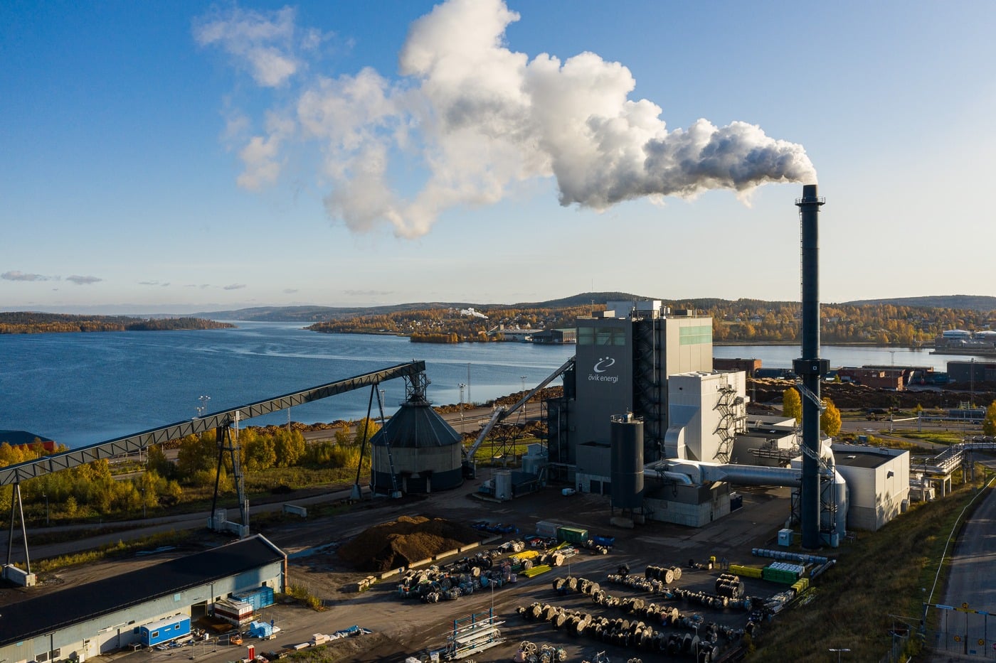 &Ouml;vik Energis kraftv&auml;rmeverk. Koldioxiden h&auml;rifr&aring;n &auml;r en viktig komponent i den planerade e-metanolfabriken i &Ouml;rnsk&ouml;ldsvik. Foto: &Ouml;vik Energi.