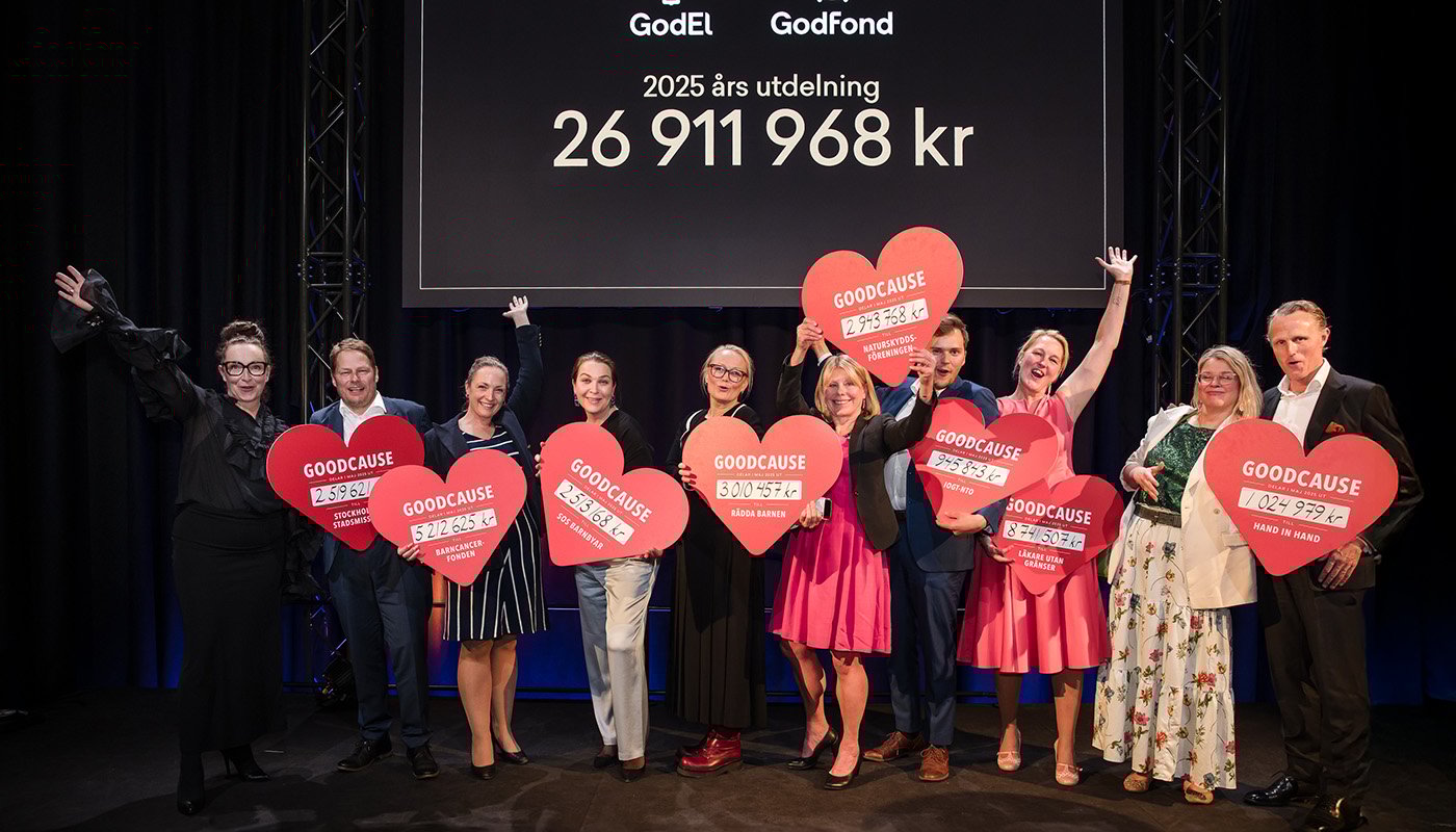 GodEls vd Maria Erdmann (längst till vänster) efter rekordutdelningen. Foto: Tanne Willow.
