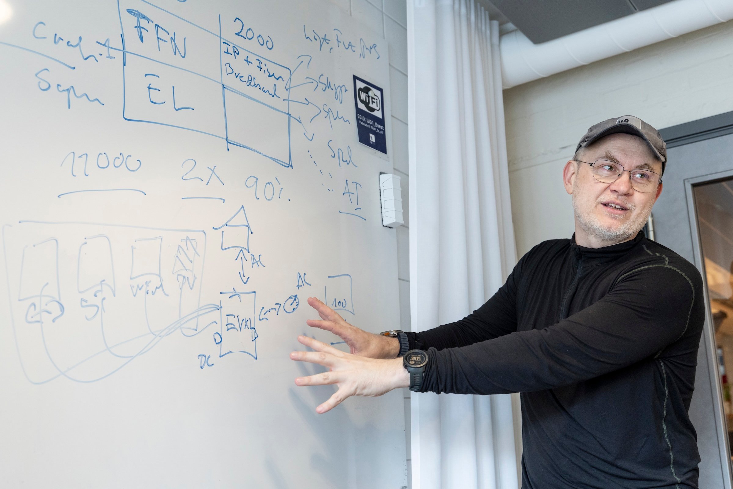 Internetgurun Jonas Bigersson förklarar tankegångarna bakom EnergyNet.