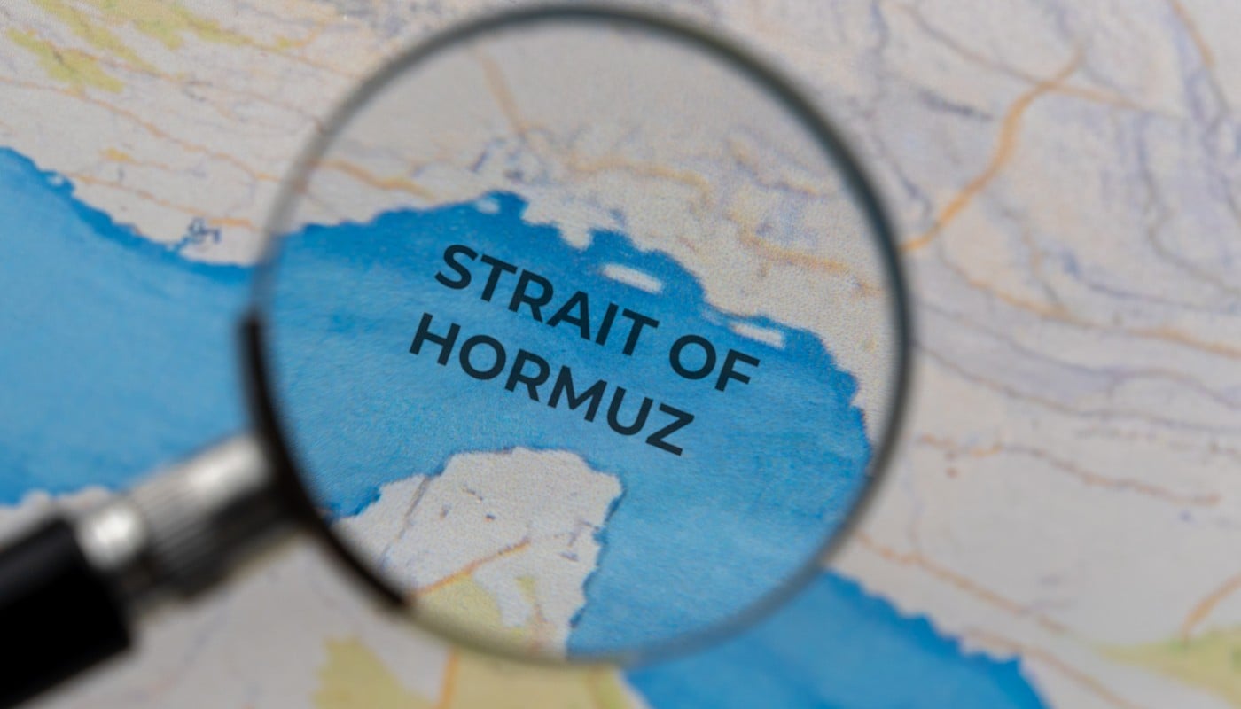 Hormuzsundet styr en stor del av världsekonomin och energiläget. Bild: Shutterstock.