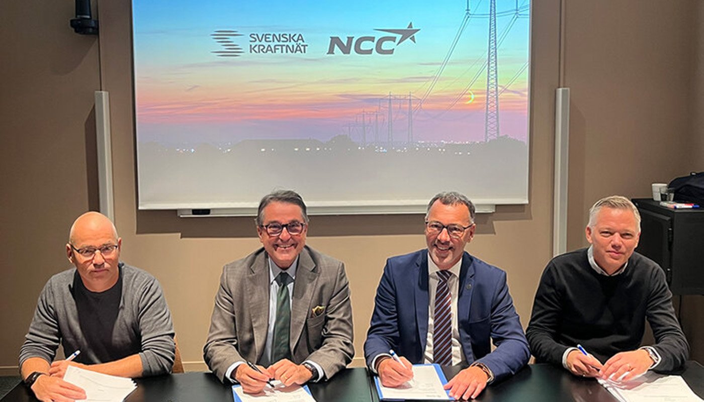 Christer Karlsson, Svenska kraftnät, Tomas Carlsson, vd på NCC, Per Eckemark, gd Svenska kraftnät samt Jonas Castenbrandt NCC. Foto: Svk.
