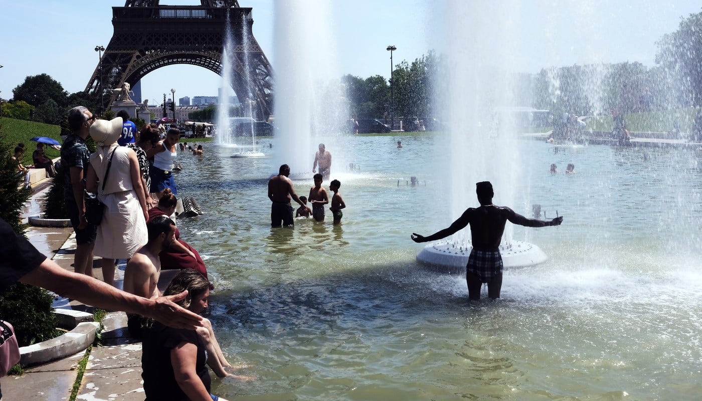 I Frankrike låg temperaturen på närmare 40 grader under slutet av juni och början av juli, så folk tog chansen att svalka sig när det gick. Foto: Shutterstock.