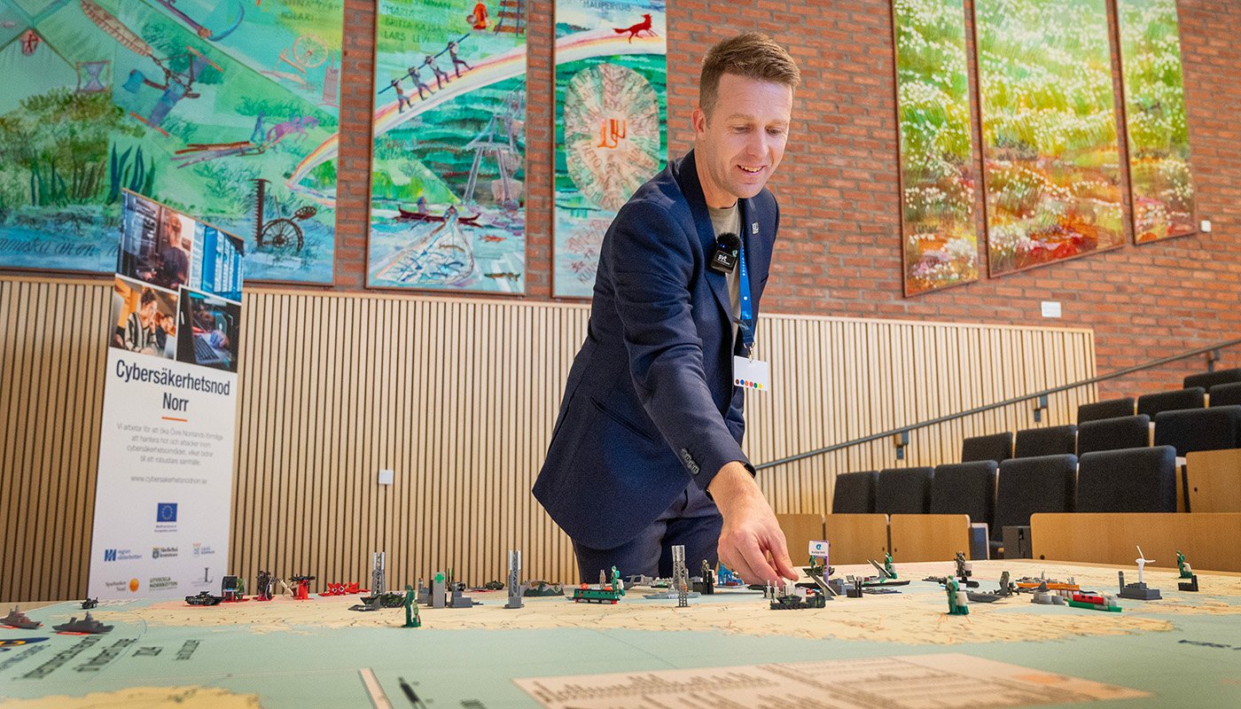 – Konceptuellt handlar det om att se hur vi idag tar hand om den här typen av hot och hur man borde ta hand om dem i morgon, säger övningsledaren Anton Lif.