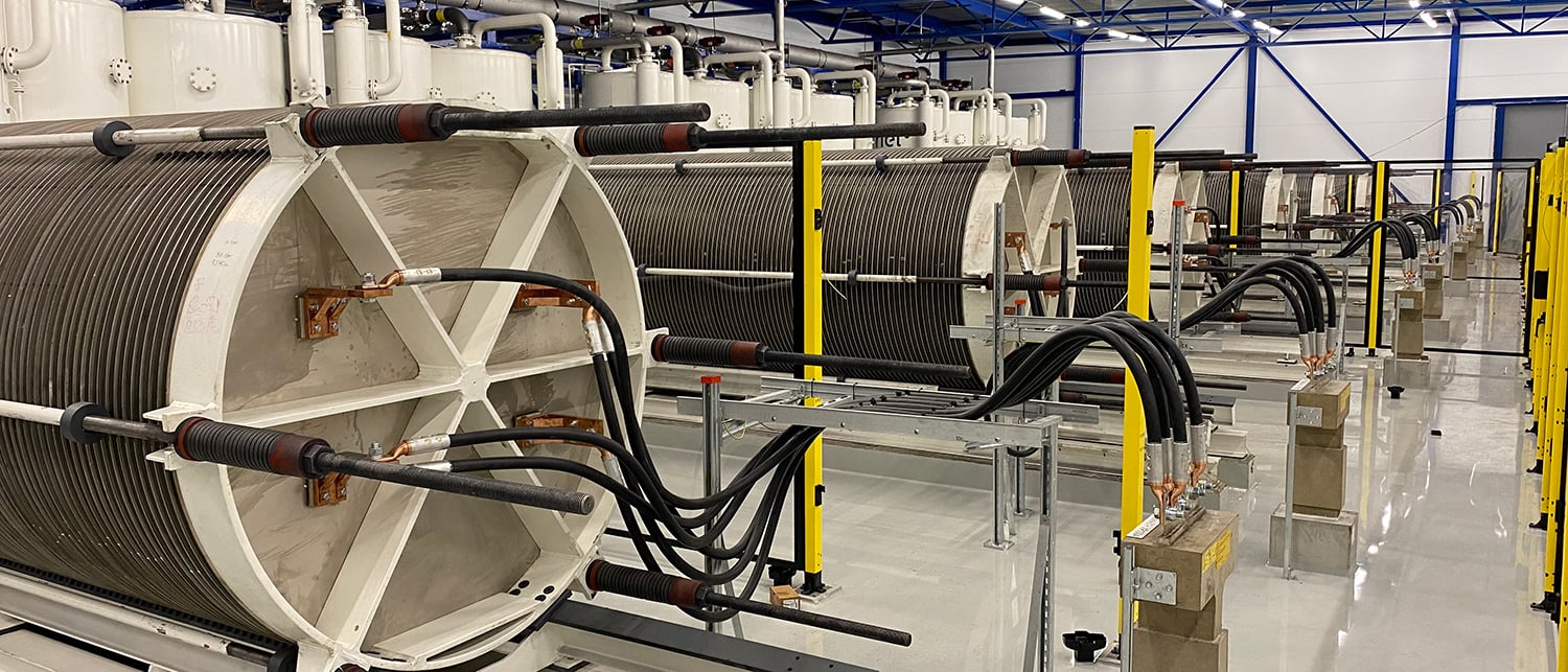 Elektrolysören har en effekt på 20 MW och producerar 3 880 kubikmeter vätgas per dygn. Foto: Ovako.
