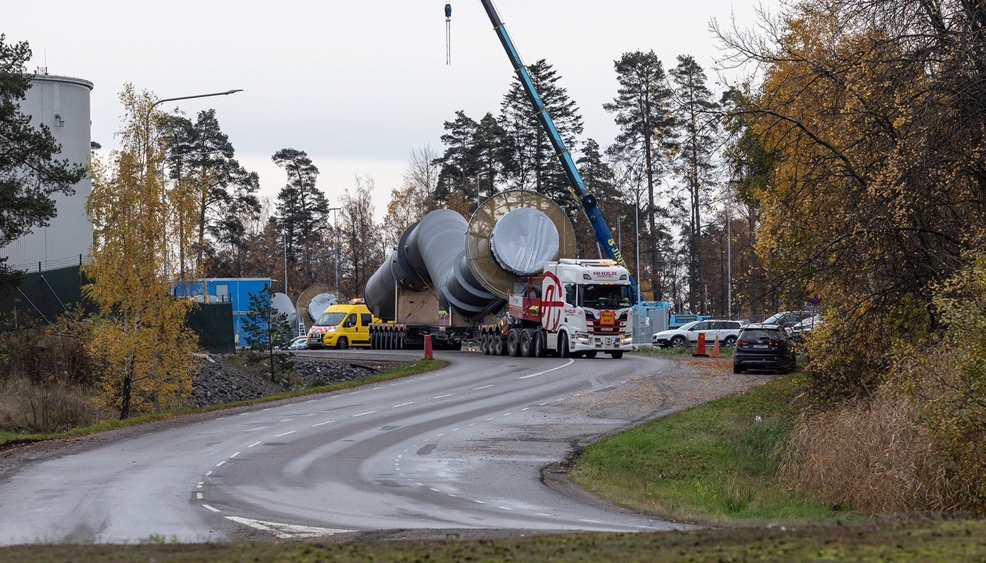 Transport av skorstenarna. Foto: Fia Andersson
