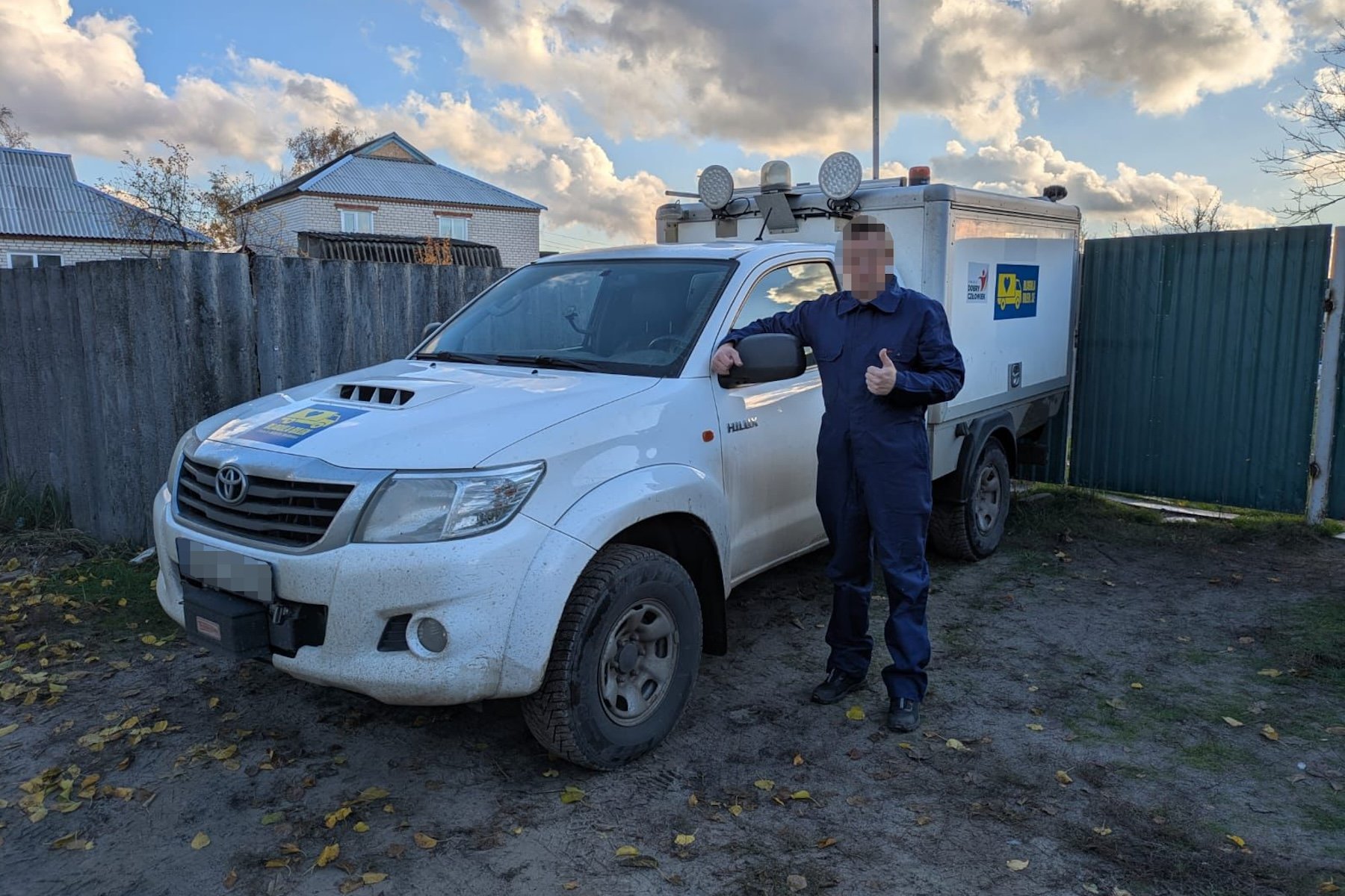 Montörsbilen på plats vid fronten i Izium, som ligger nordöstra Ukraina.