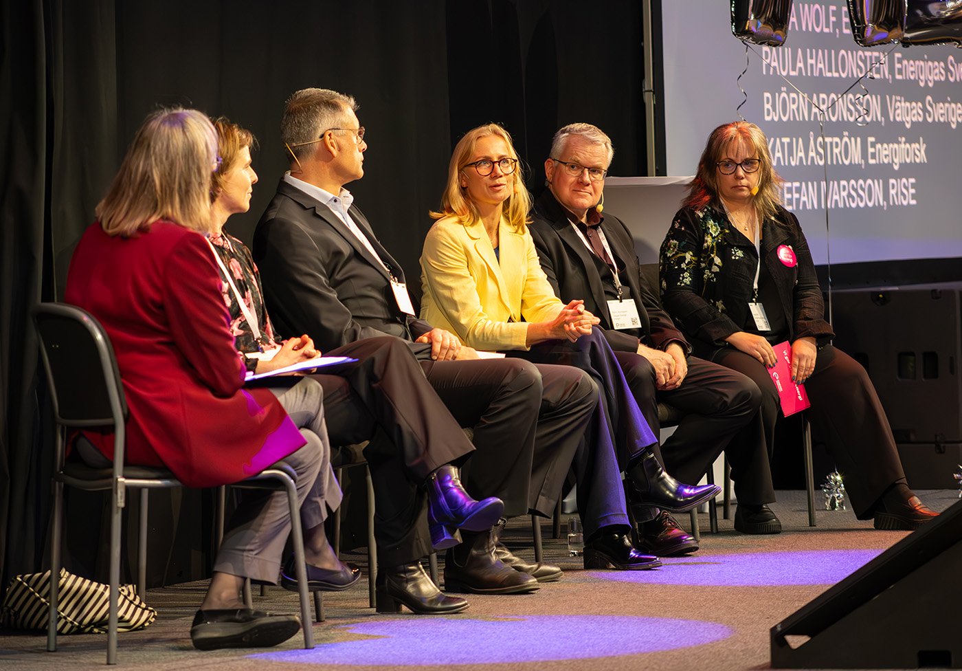 Panelen från arrangörerna, fr v: Cecilia Vallmark, Luleå universitet, Paula Hallonsten, Energigas Sverige, Stefan Ivarsson, Rise, Björn Aronsson, Vätgas Sverige, samt Anna Wolf från Energiföretagen. Foto: Ali Valiizadeh.