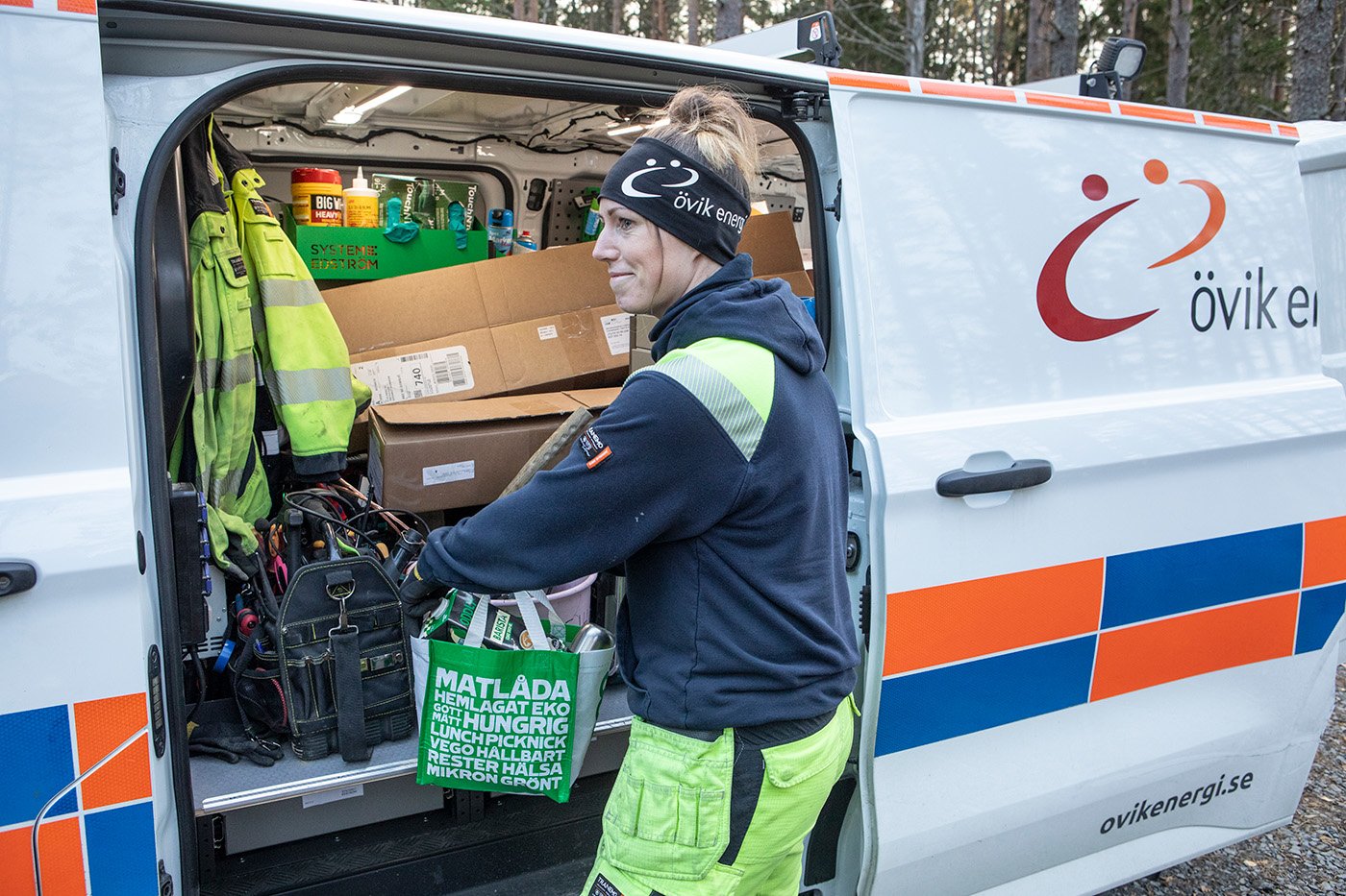 F&ouml;r att slippa leta efter verktygen h&aring;ller Marta stenh&aring;rd koll p&aring; ordningen i arbetsbilen. 