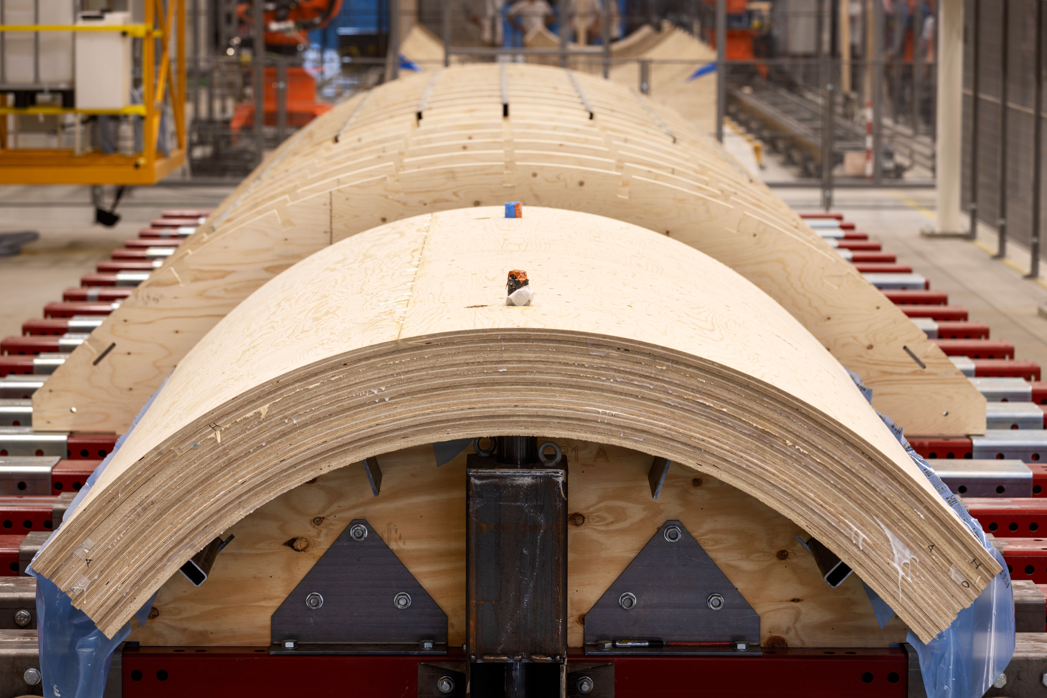 Vindkraftstornen byggs i moduler i laminerat trä vilket innebär stora utsläppsminskningar jämfört med konventionella material som stål och betong. Foto: Sofia Sabel.