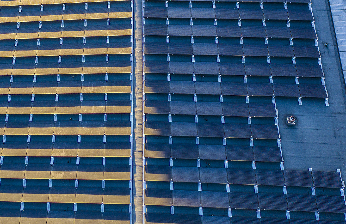 Ett av solcellstaken i Chalmers campus­område som ingår  i FED.