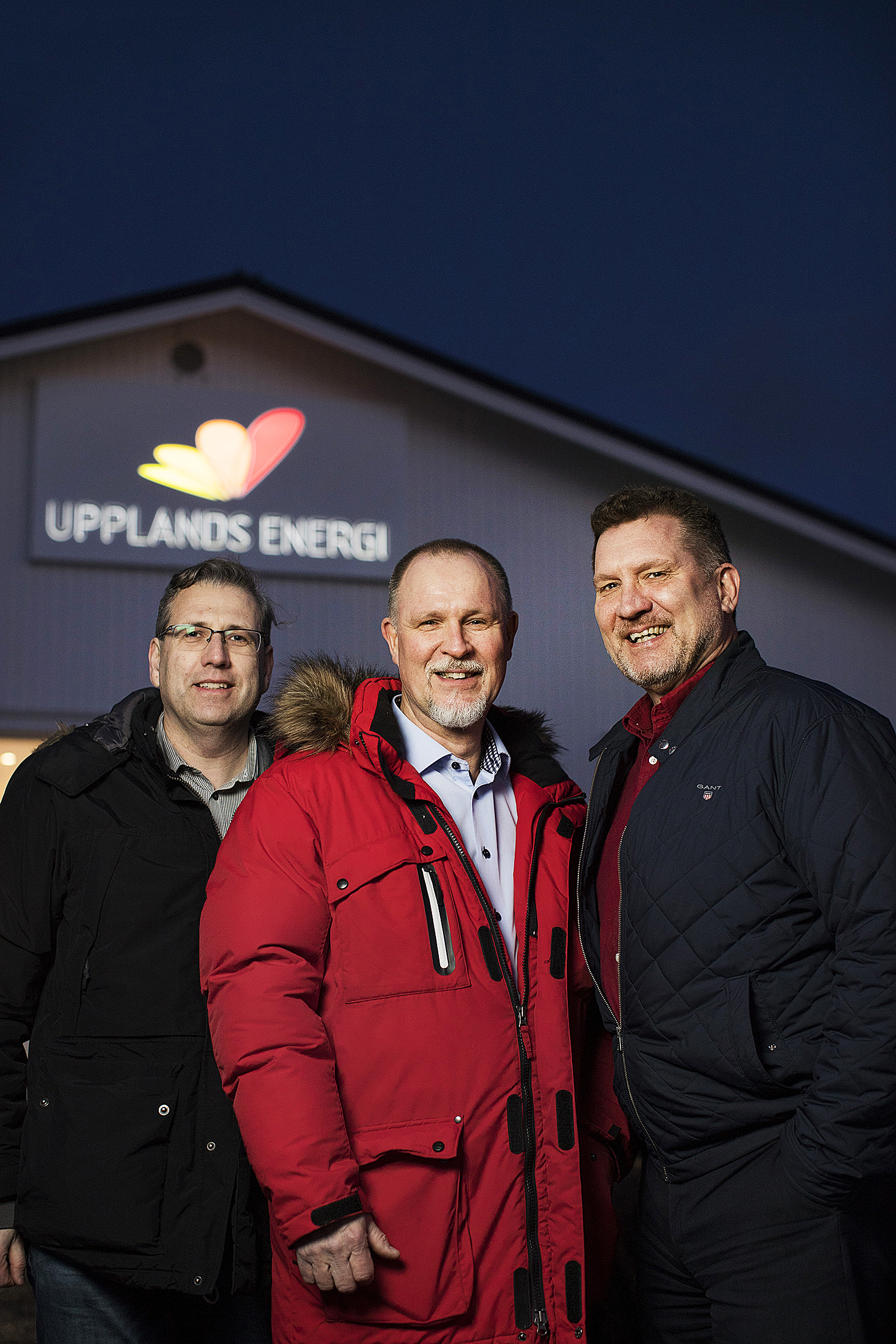 Björn Berg, vd på Ngenic, till vänster, samt Håkan Österlund och Joacim Eronen, utvecklingsingenjör respektive vd på Upplands Energi.