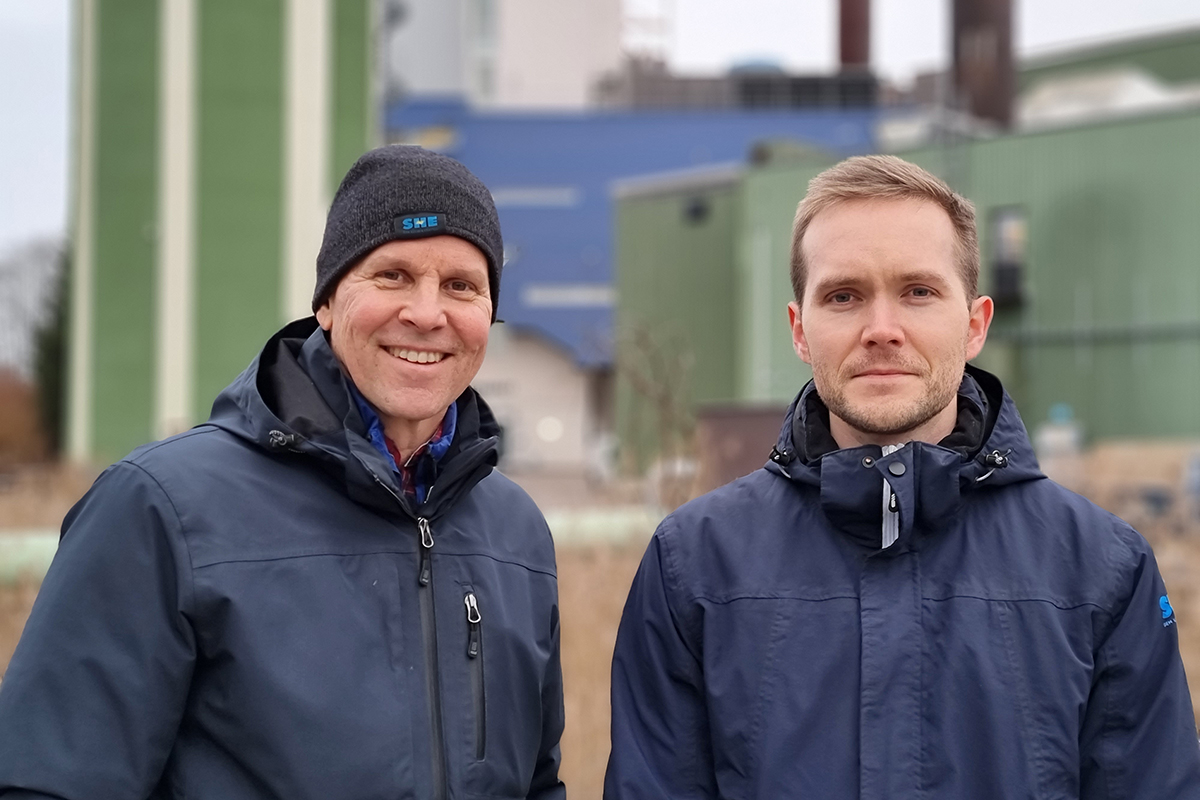 Håkan Carefall, vd, och André Andersson, driftingenjör. Foto: Sala-Heby Energi.