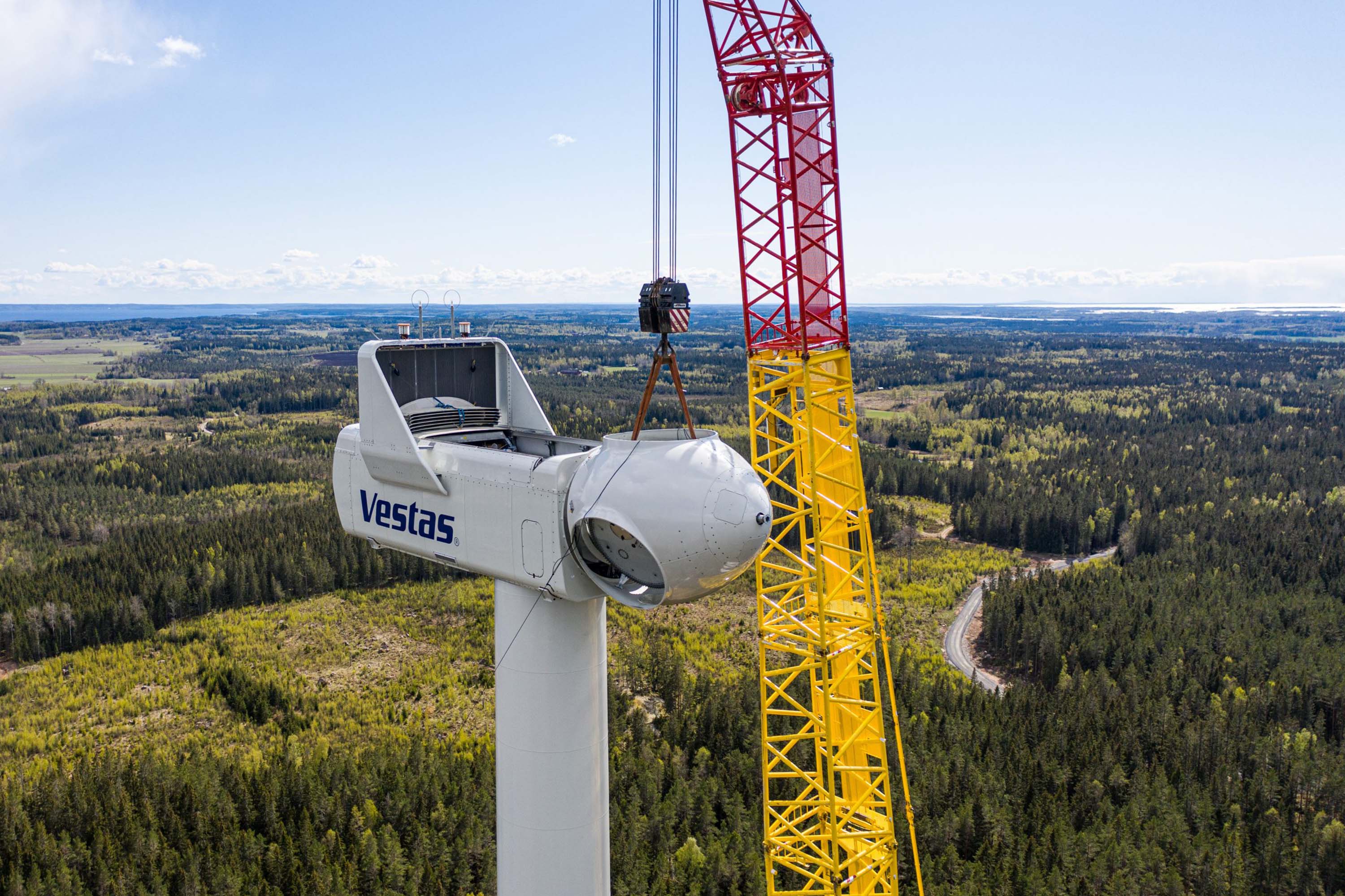 Byggnation av Eolus vindkraftspark i Bäckhammar. Foto: Eolus.